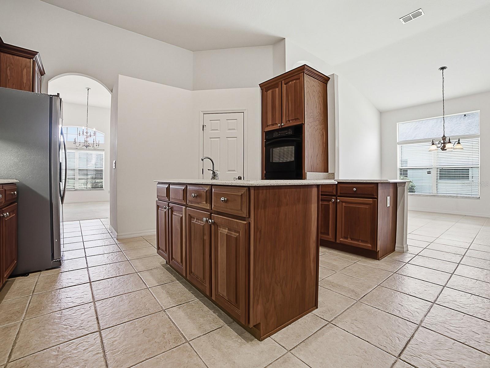 5106 Chanticleer Dr, Leesburg, FL 34748 photo