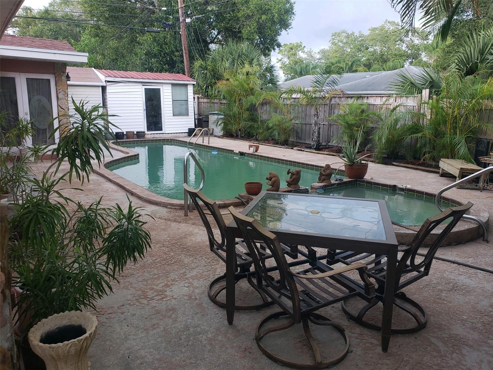 8665 Mockingbird Ln, Seminole, FL 33777 photo