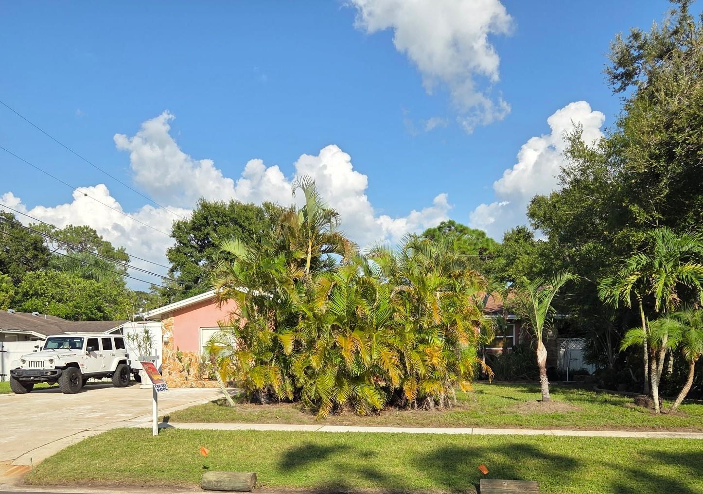 8665 Mockingbird Ln, Seminole, FL 33777