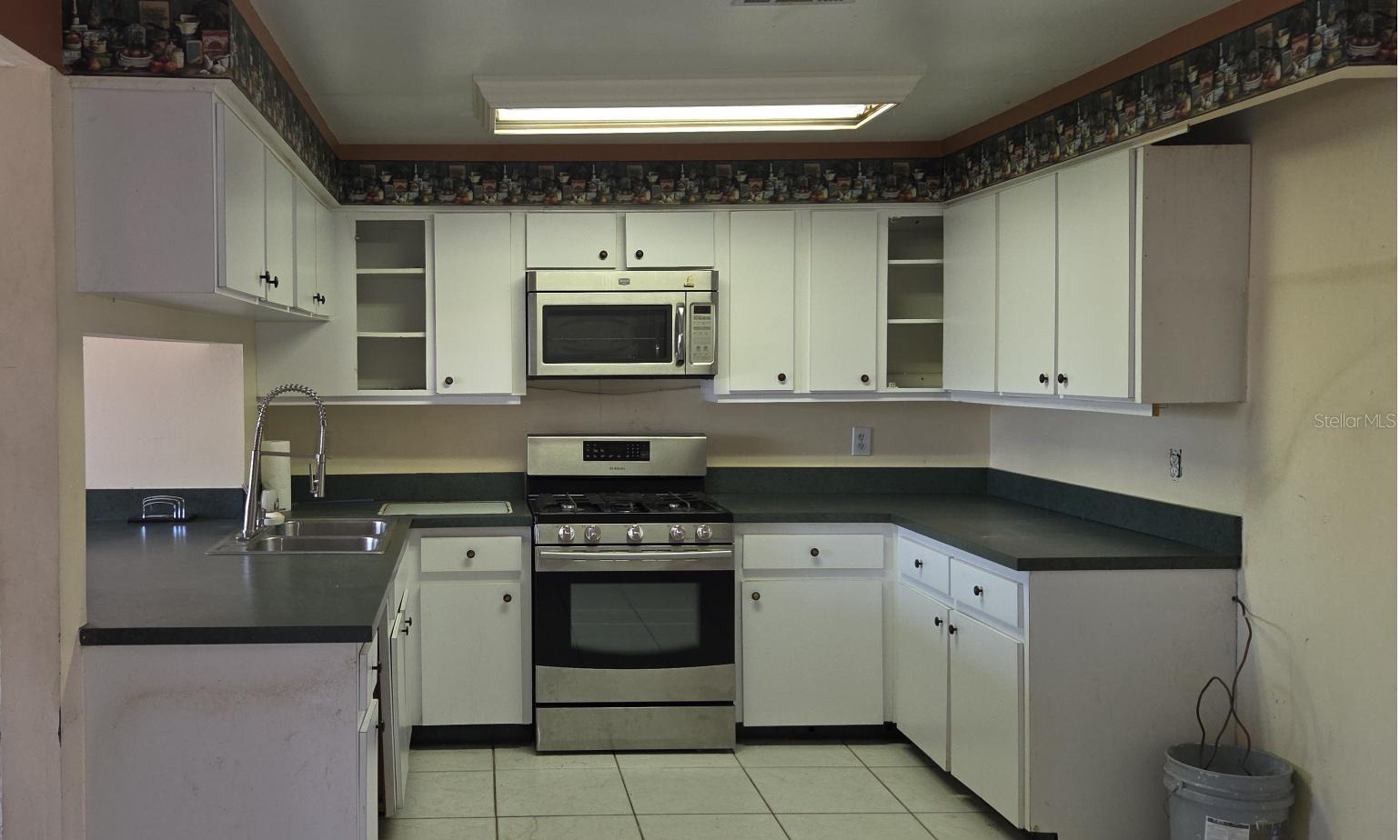 8665 Mockingbird Ln, Seminole, FL 33777 photo