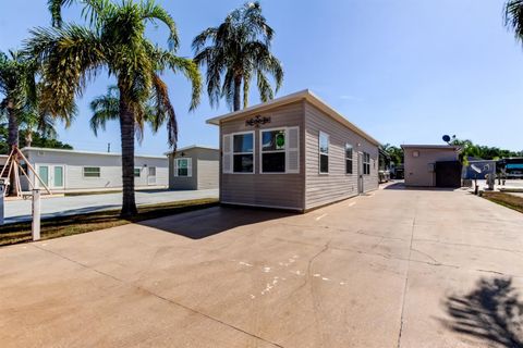 Manufactured Home in ZEPHYRHILLS FL 3524 PERIDOT LANE.jpg