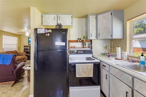Single Family Residence in NOKOMIS FL 409 OLIVE AVENUE 8.jpg