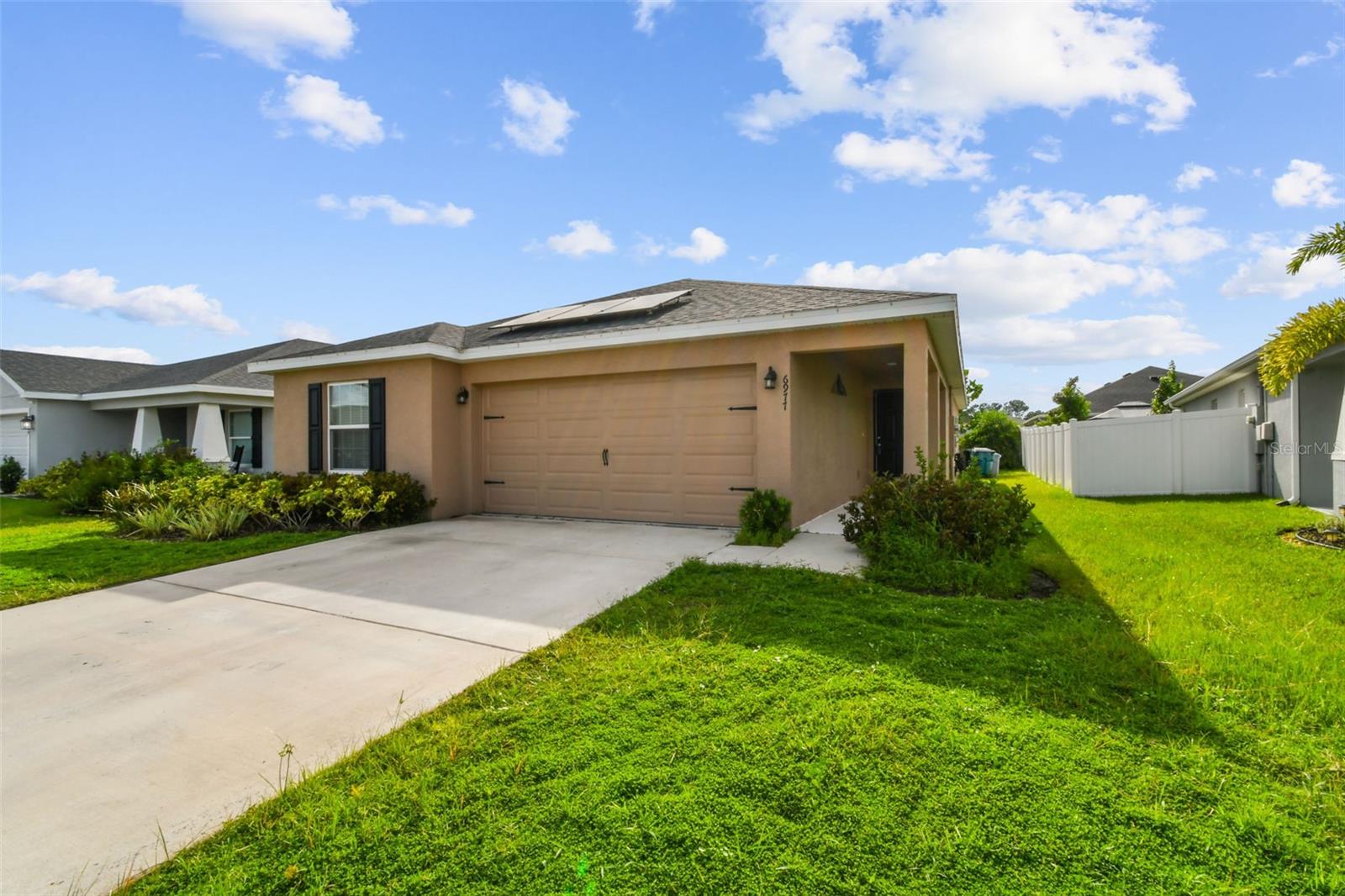 6977 Abbywood Ln, Zephyrhills, FL 33541 photo