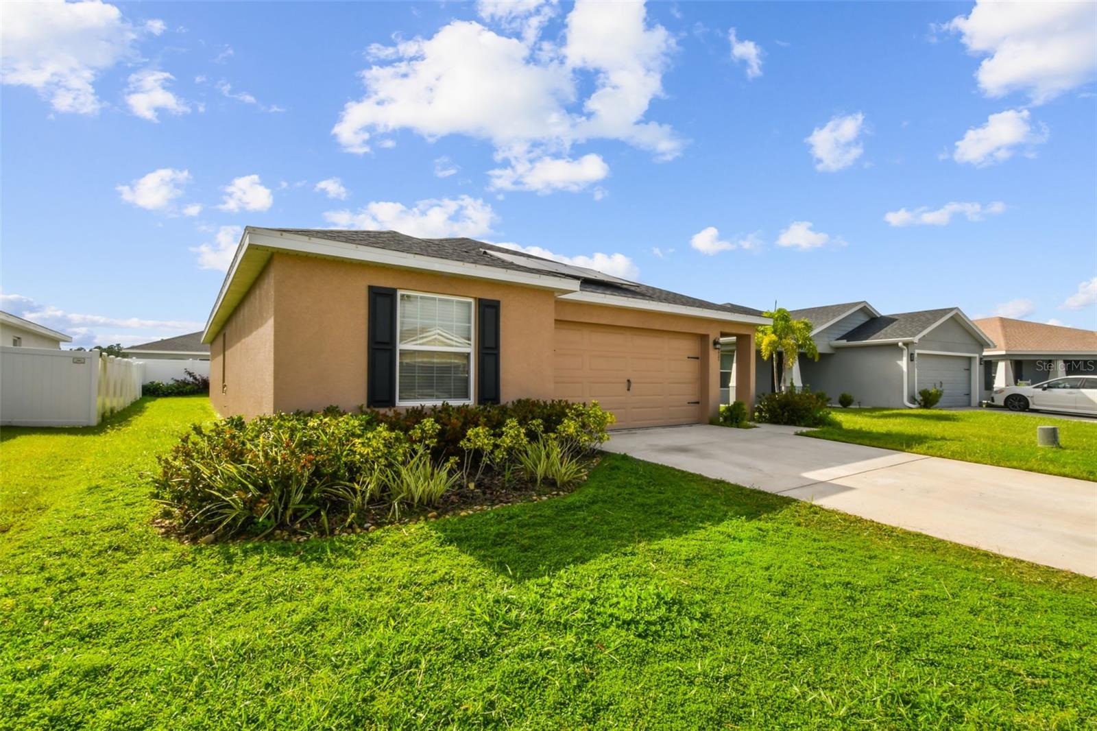 6977 Abbywood Ln, Zephyrhills, FL 33541 photo