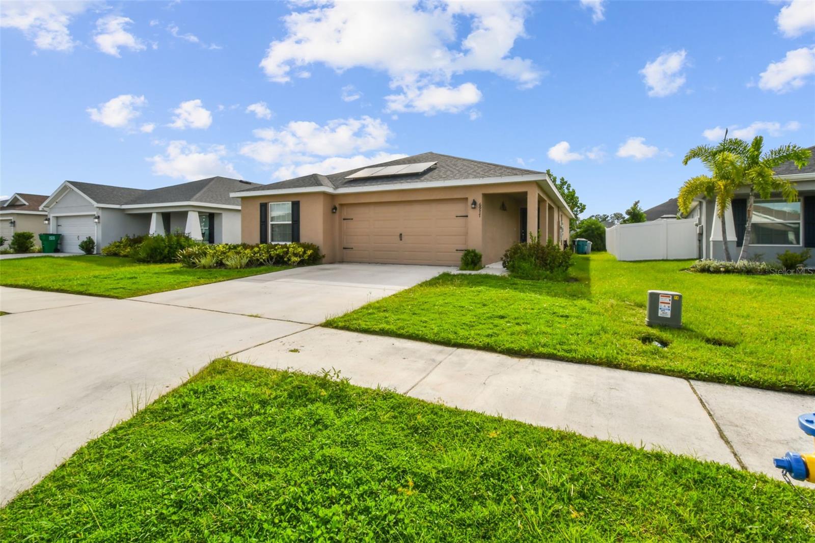 6977 Abbywood Ln, Zephyrhills, FL 33541 photo