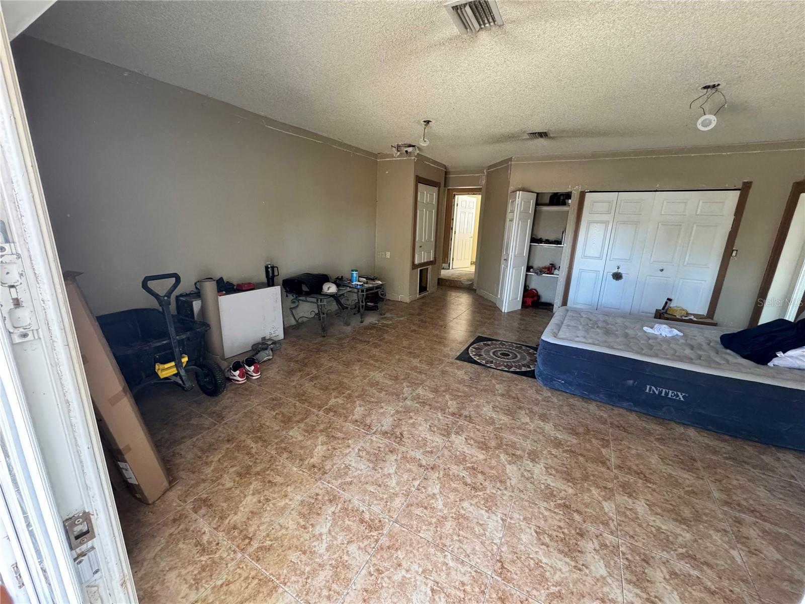 651 69 Ave, Saint Petersburg, FL 33705 photo