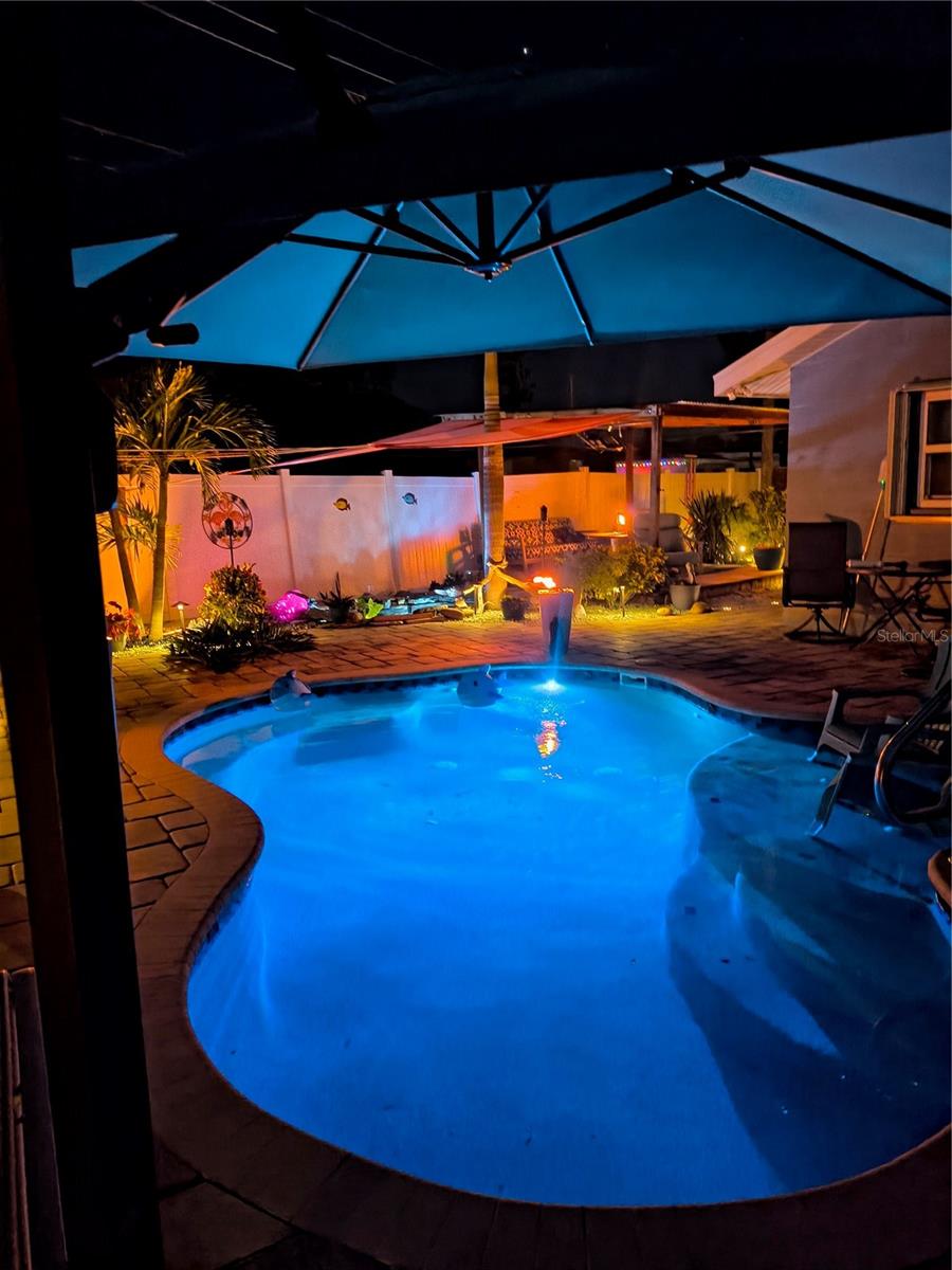 968 62 Pl, Saint Petersburg, FL 33705 photo