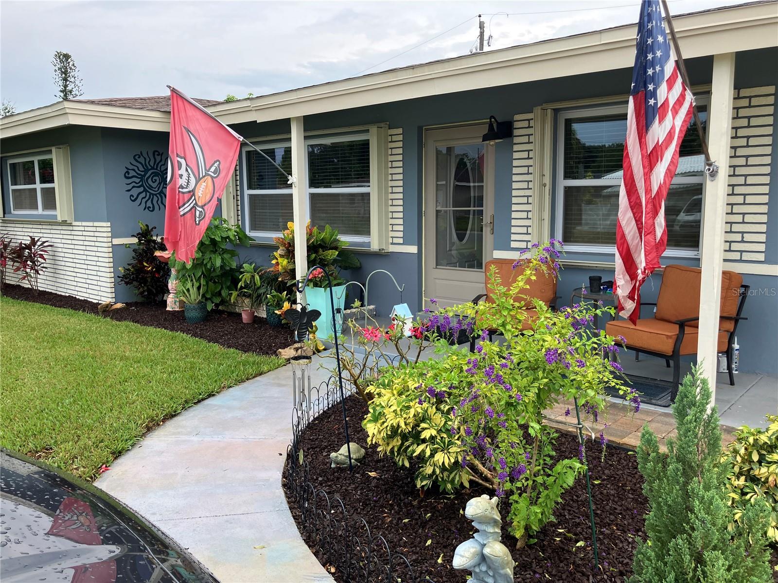 968 62 Pl, Saint Petersburg, FL 33705 photo