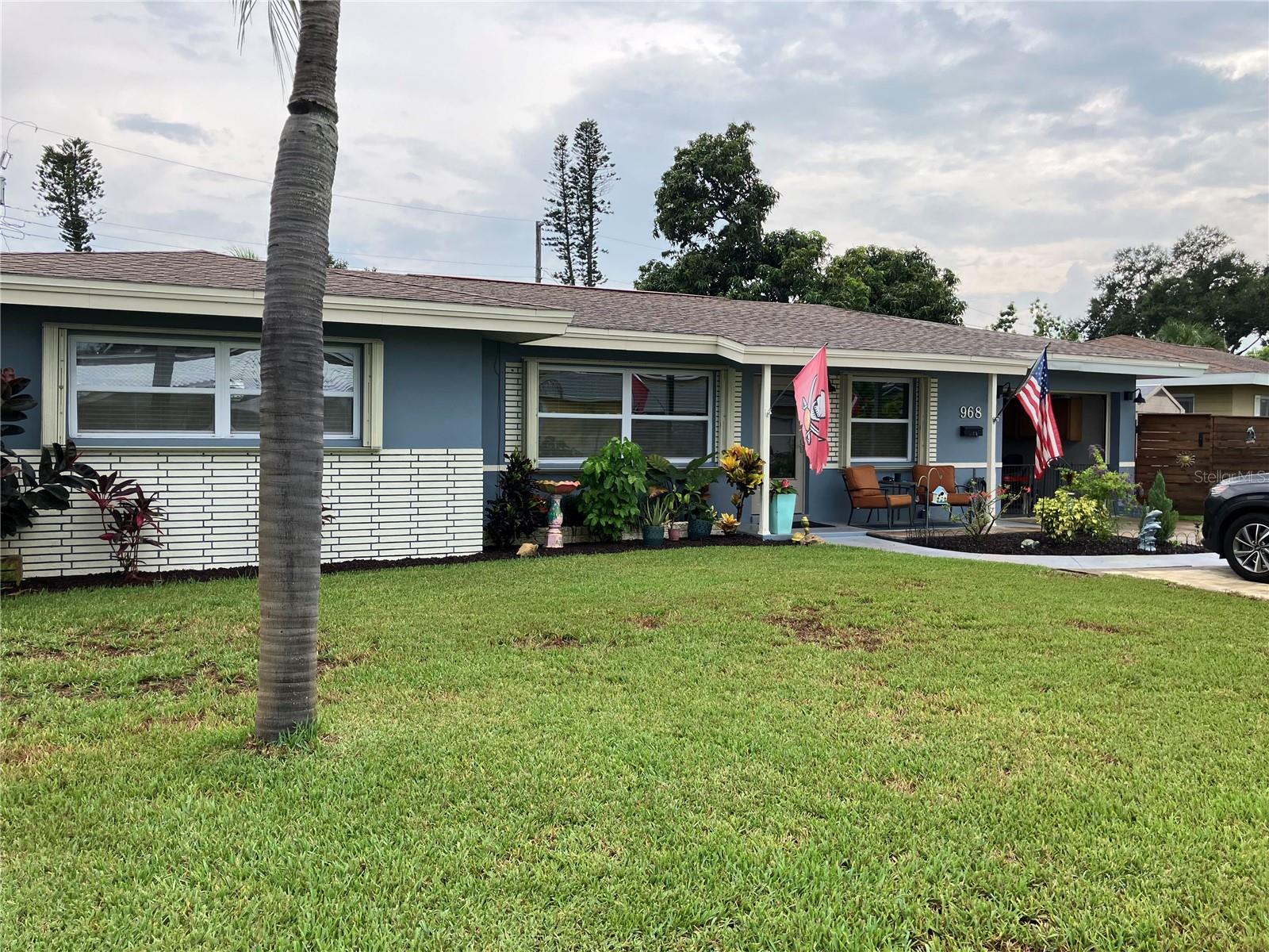 968 62 Pl, Saint Petersburg, FL 33705 photo