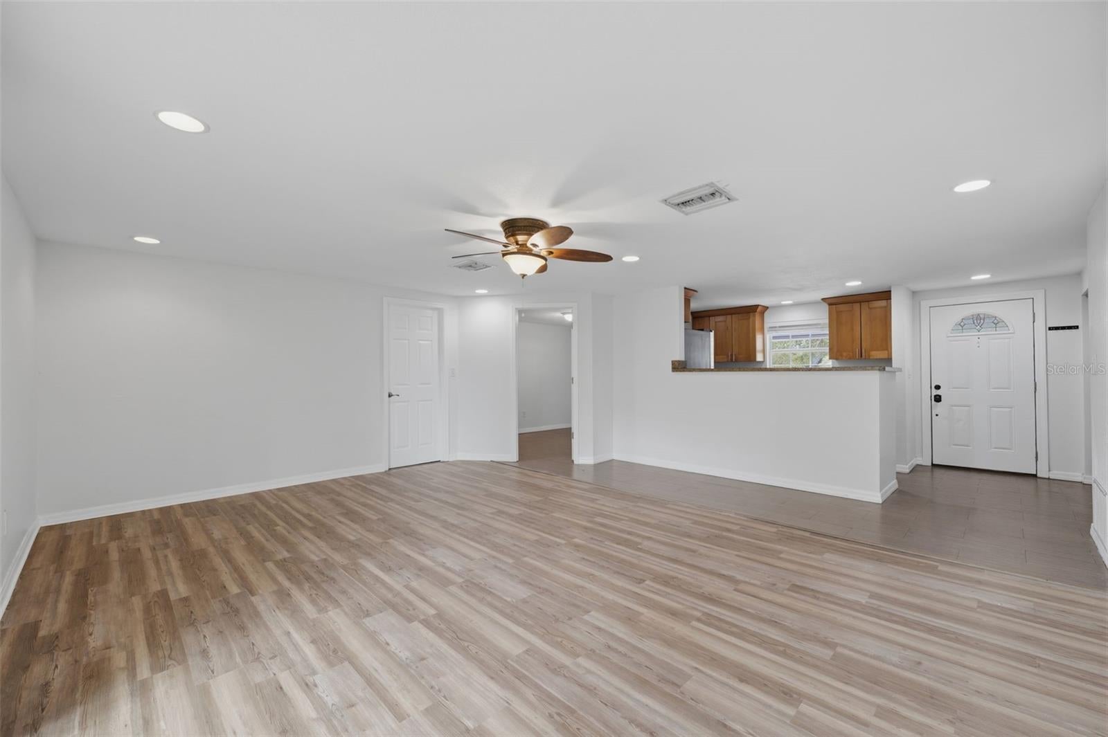 2804 Applewood Dr, Clearwater, FL 33759 photo