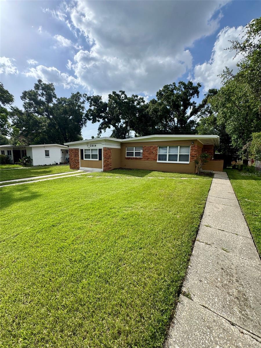 2016 E Crenshaw St, Tampa, FL 33610 photo