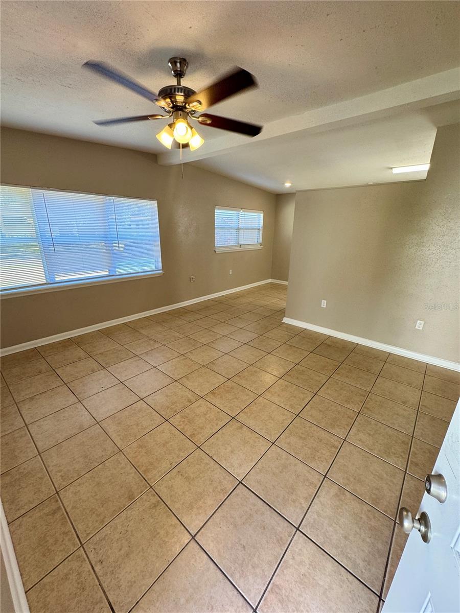 2016 E Crenshaw St, Tampa, FL 33610 photo