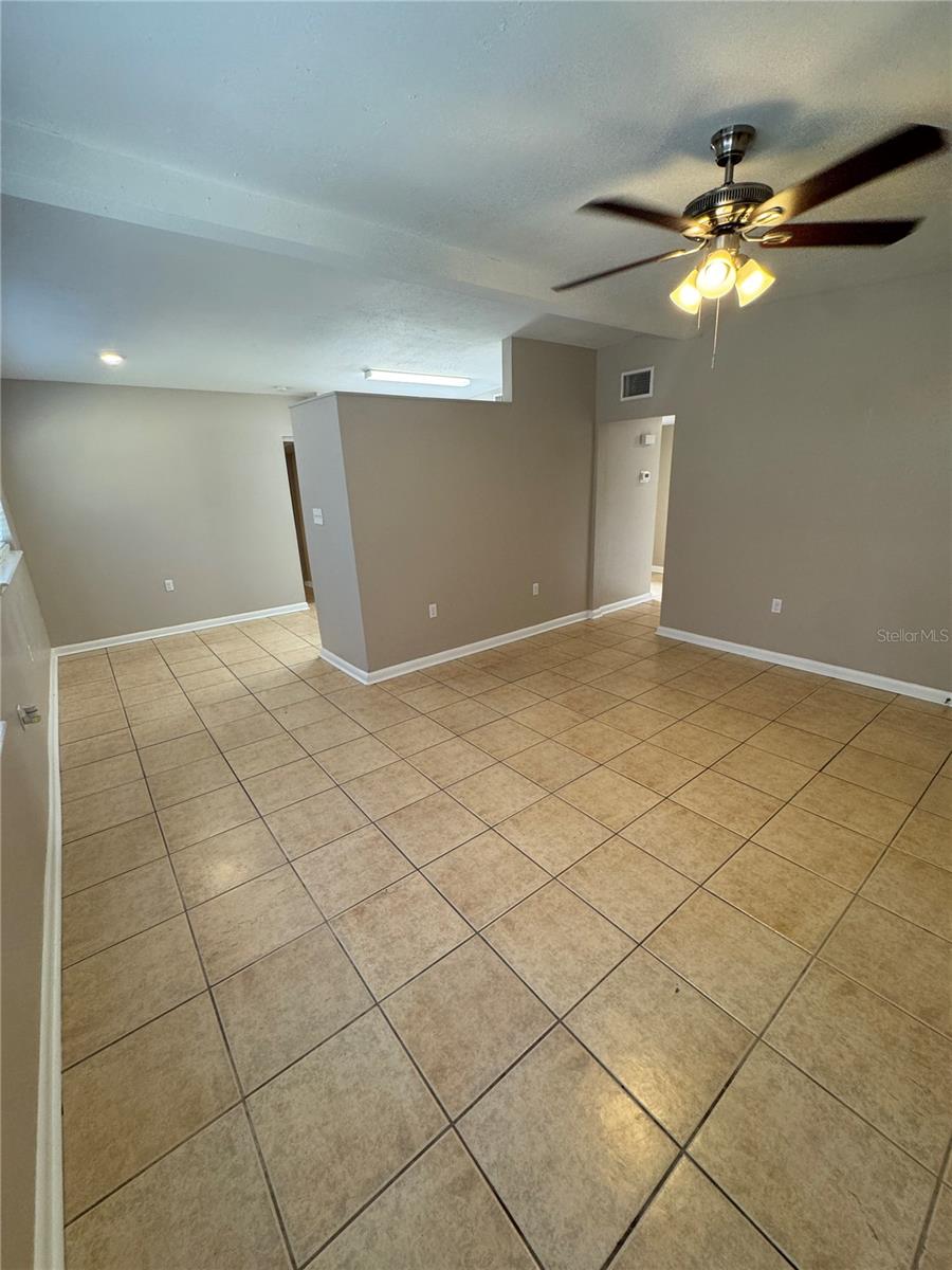 2016 E Crenshaw St, Tampa, FL 33610 photo
