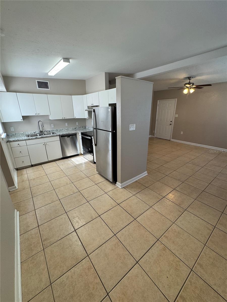 2016 E Crenshaw St, Tampa, FL 33610 photo