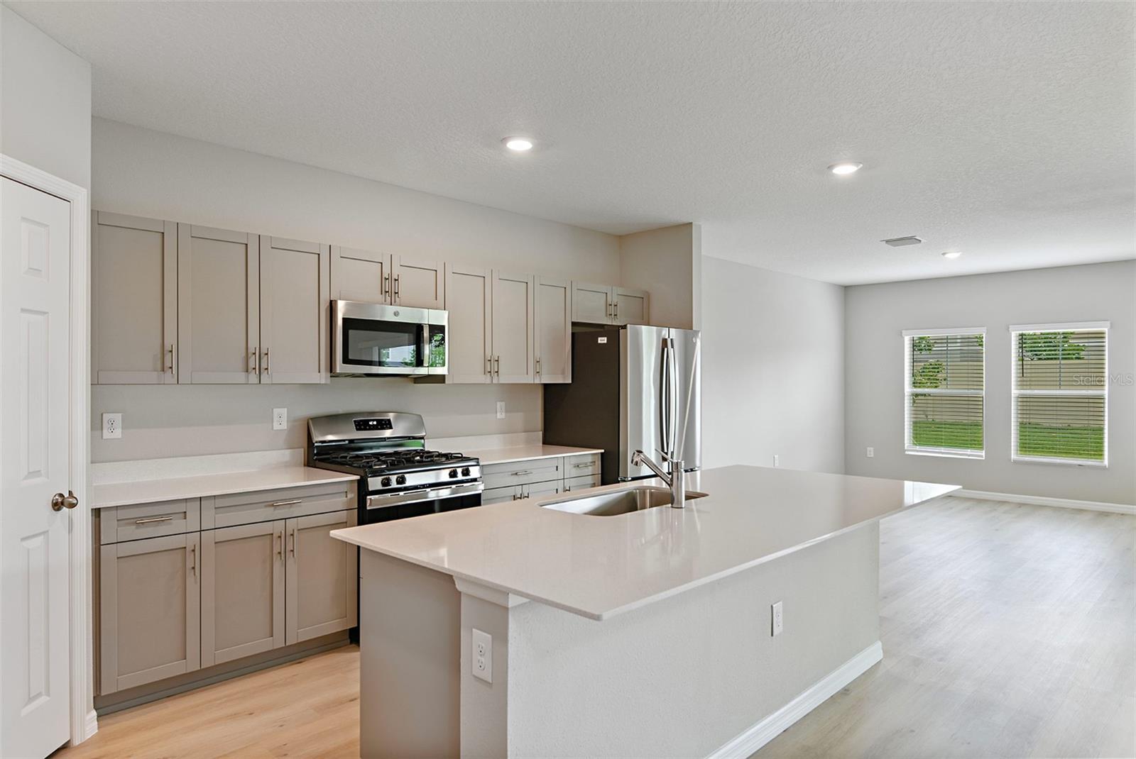 34993 Arbor Retreat Dr, Dade City, FL 33525 photo