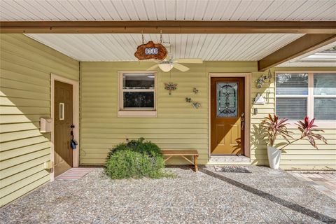 Single Family Residence in JACKSONVILLE FL 6749 SNOW WHITE DRIVE.jpg