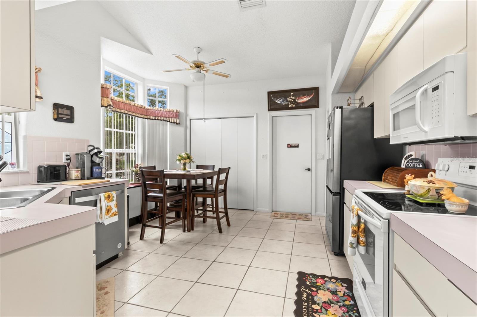 9288 New Orleans Dr, Weeki Wachee, FL 34613 photo