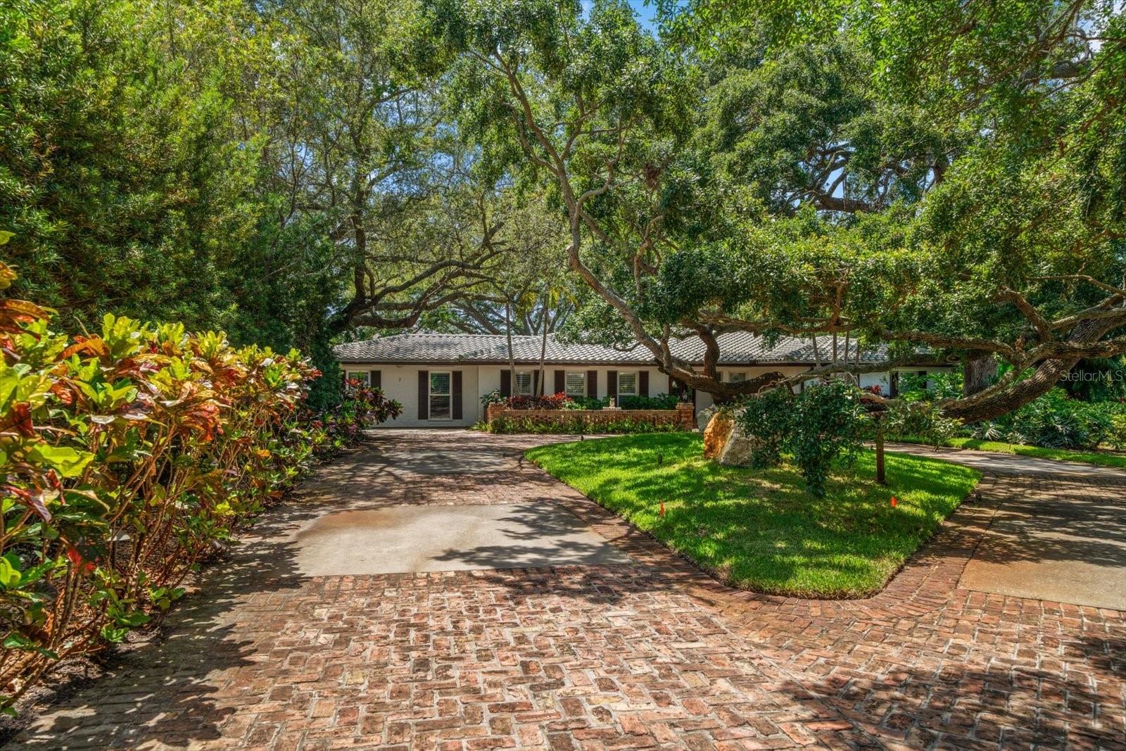 7 Rosery Ln, Belleair, FL 33756 photo