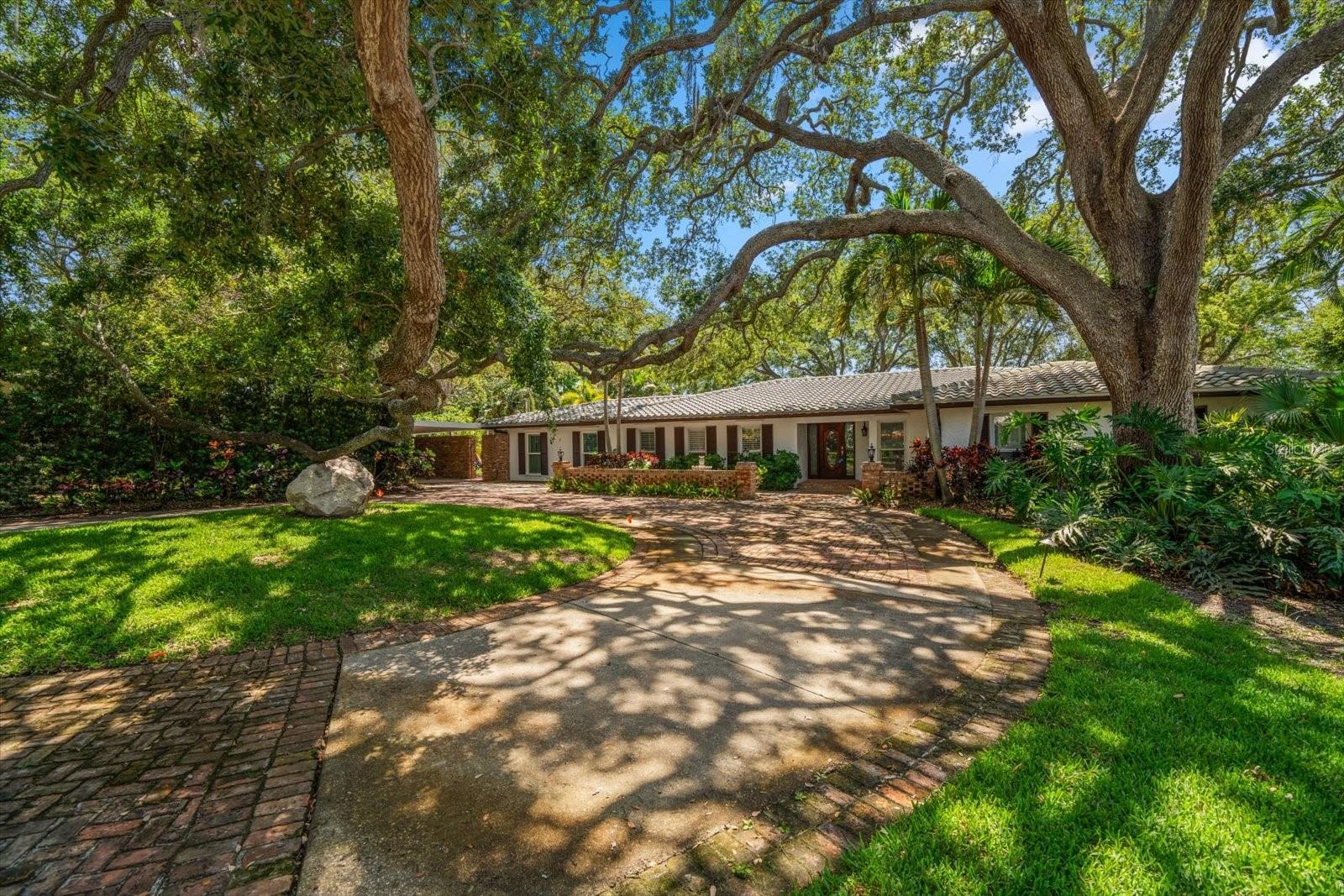 7 Rosery Ln, Belleair, FL 33756 photo