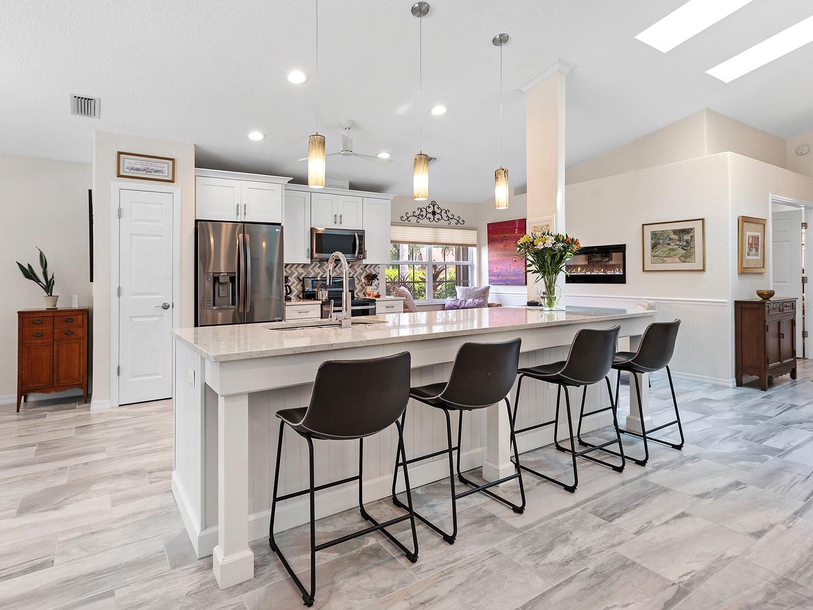 7326 Eleanor Cir, Sarasota, FL 34243 photo