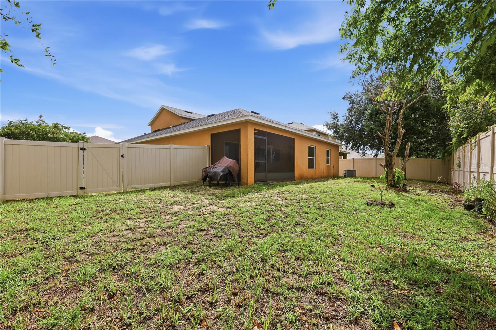 418 Vitoria Rd, Davenport, FL 33837 photo