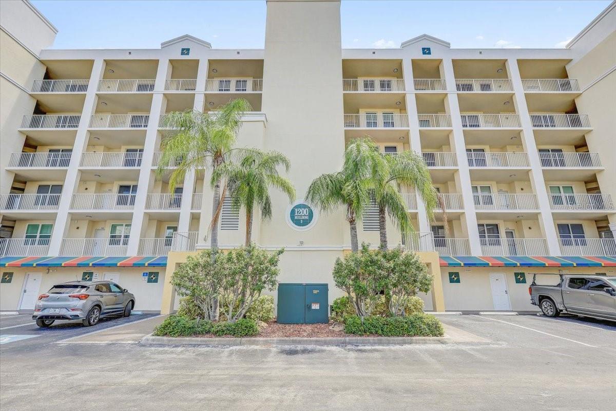 1200 Country Club Dr, Largo, FL 33771