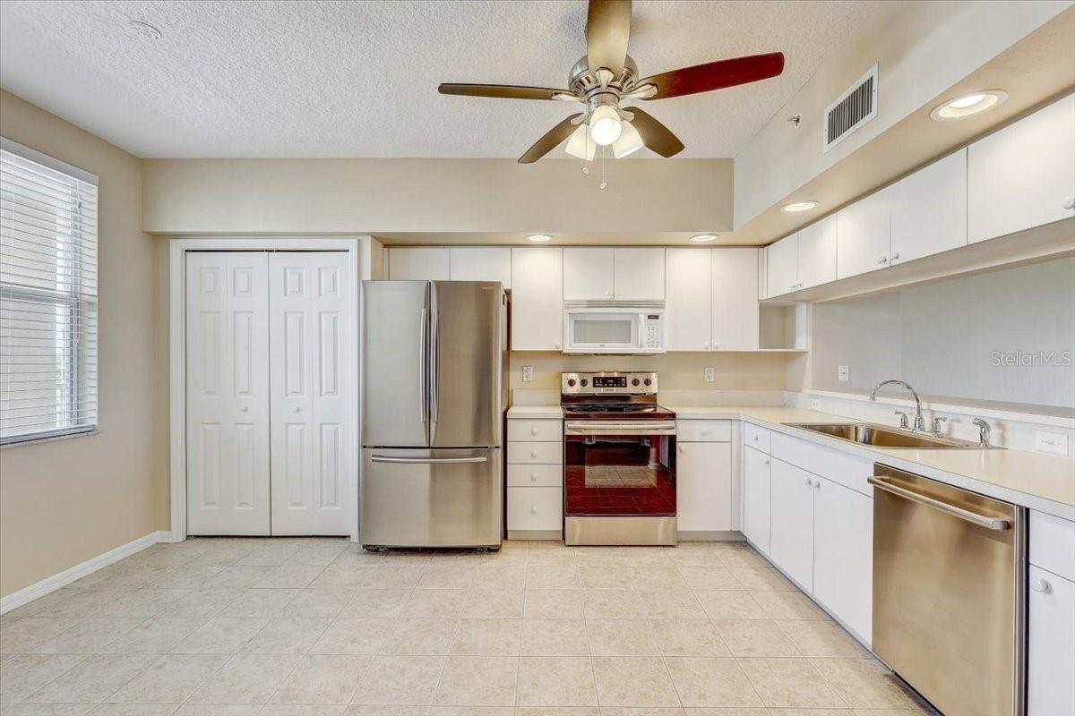 1200 Country Club Dr #3405, Largo, FL 33771 photo