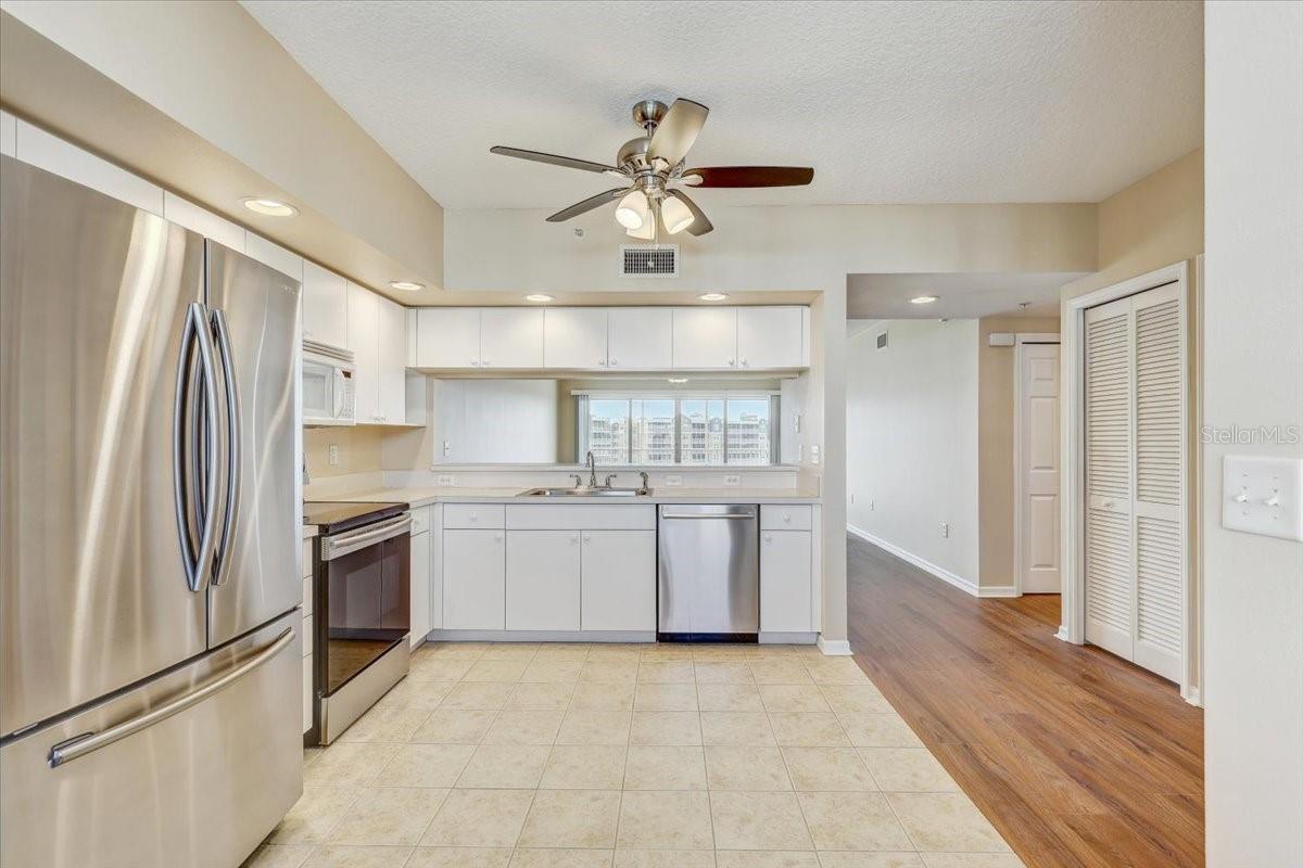 1200 Country Club Dr #3405, Largo, FL 33771 photo