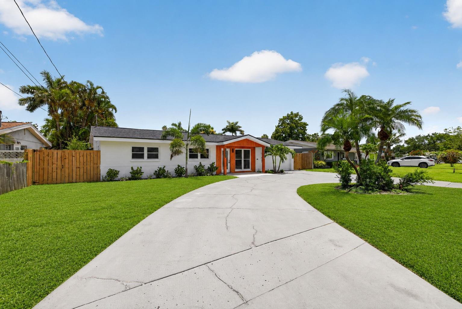 1524 Carson Cir, Saint Petersburg, FL 33703 photo