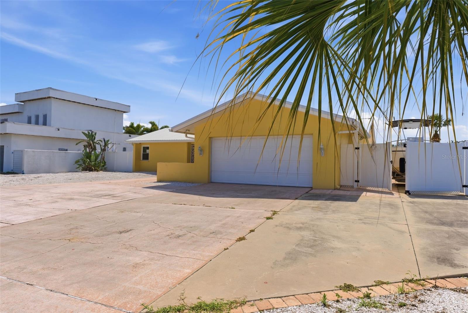 1421 Sea Gull Dr, Saint Petersburg, FL 33707 photo