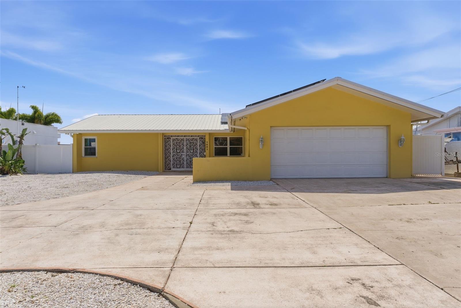1421 Sea Gull Dr, Saint Petersburg, FL 33707 photo