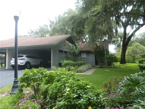 Condominium in LAKELAND FL 6632 SWEETBRIAR LANE.jpg