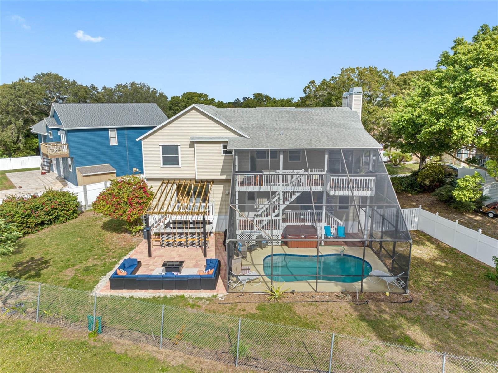 12692 Pineway Dr, Largo, FL 33773