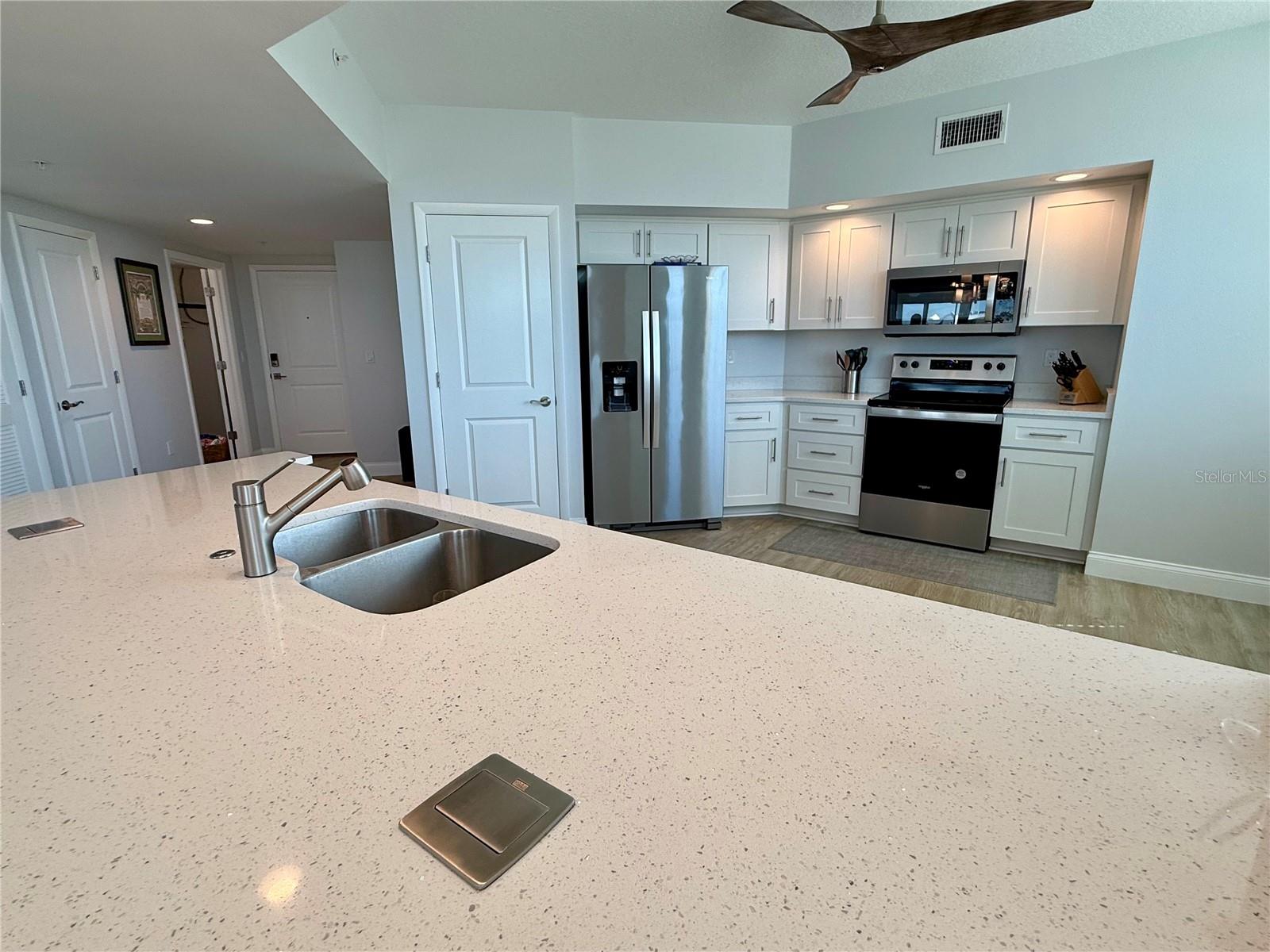 960 Starkey Rd #10501, Largo, FL 33771 photo