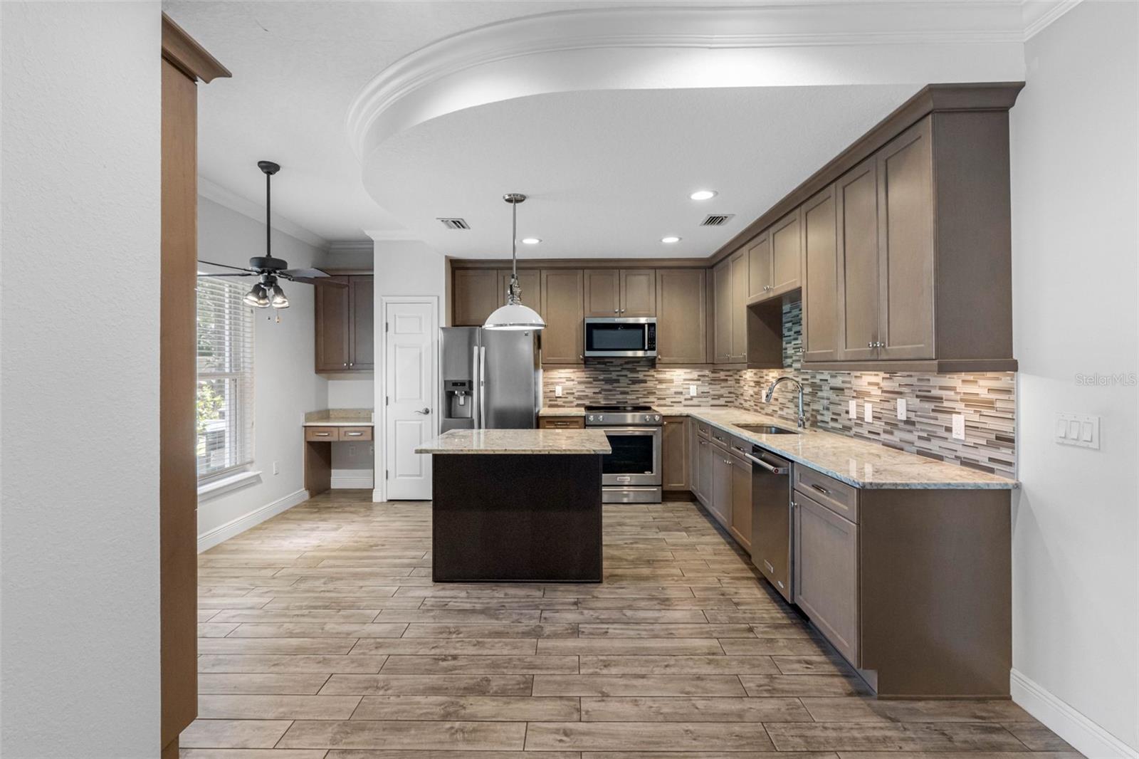 763 Date Palm Ln, Saint Petersburg, FL 33707 photo