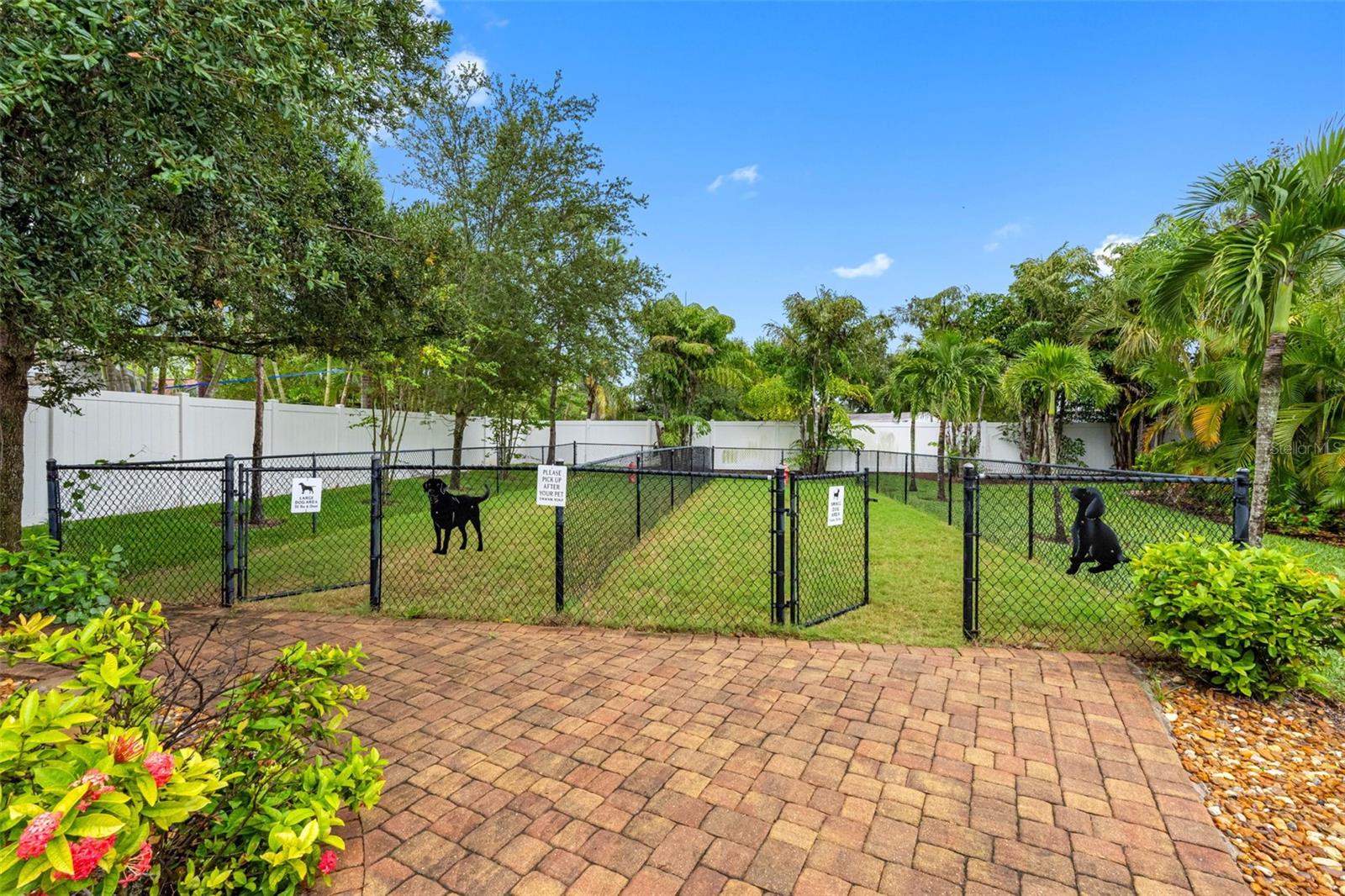 763 Date Palm Ln, Saint Petersburg, FL 33707 photo
