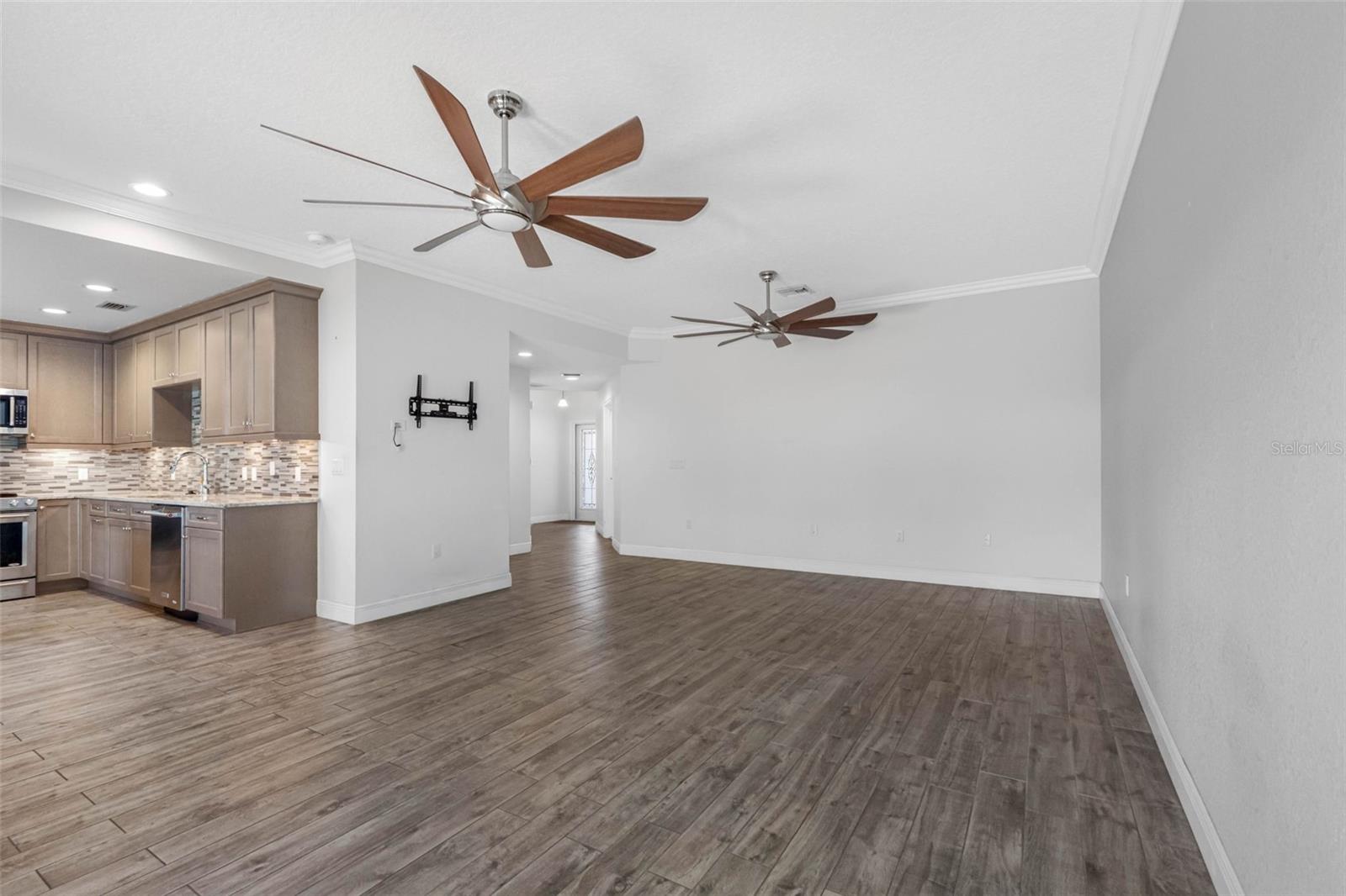 763 Date Palm Ln, Saint Petersburg, FL 33707 photo
