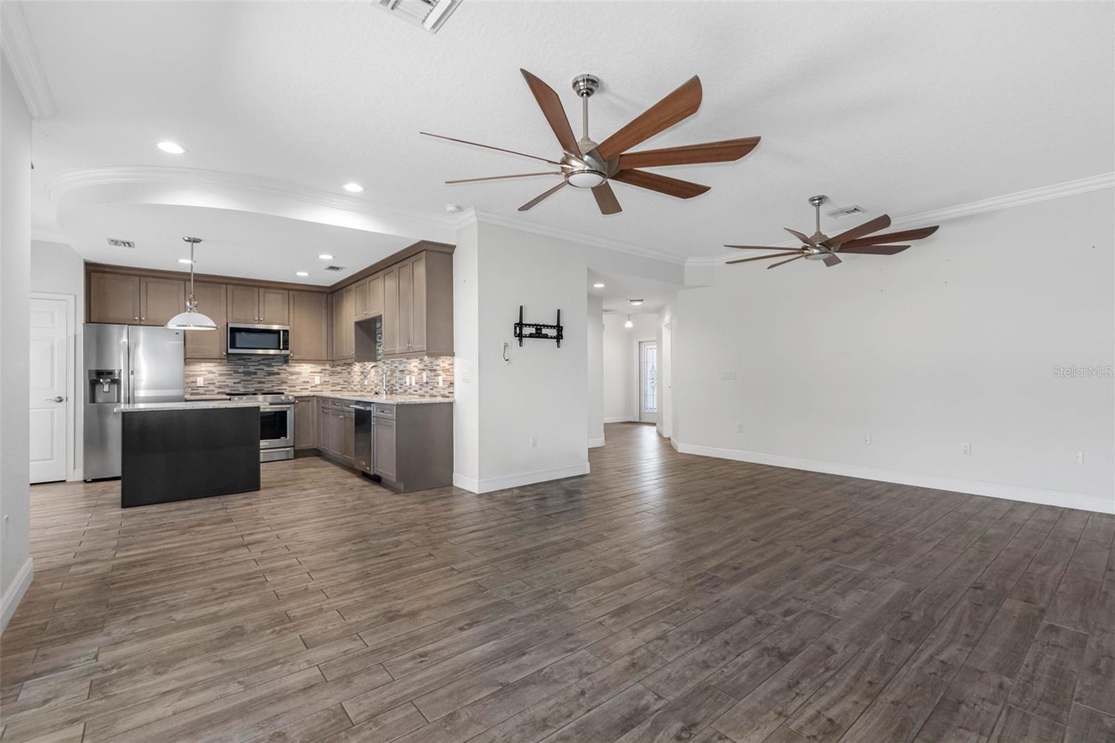 763 Date Palm Ln, Saint Petersburg, FL 33707 photo