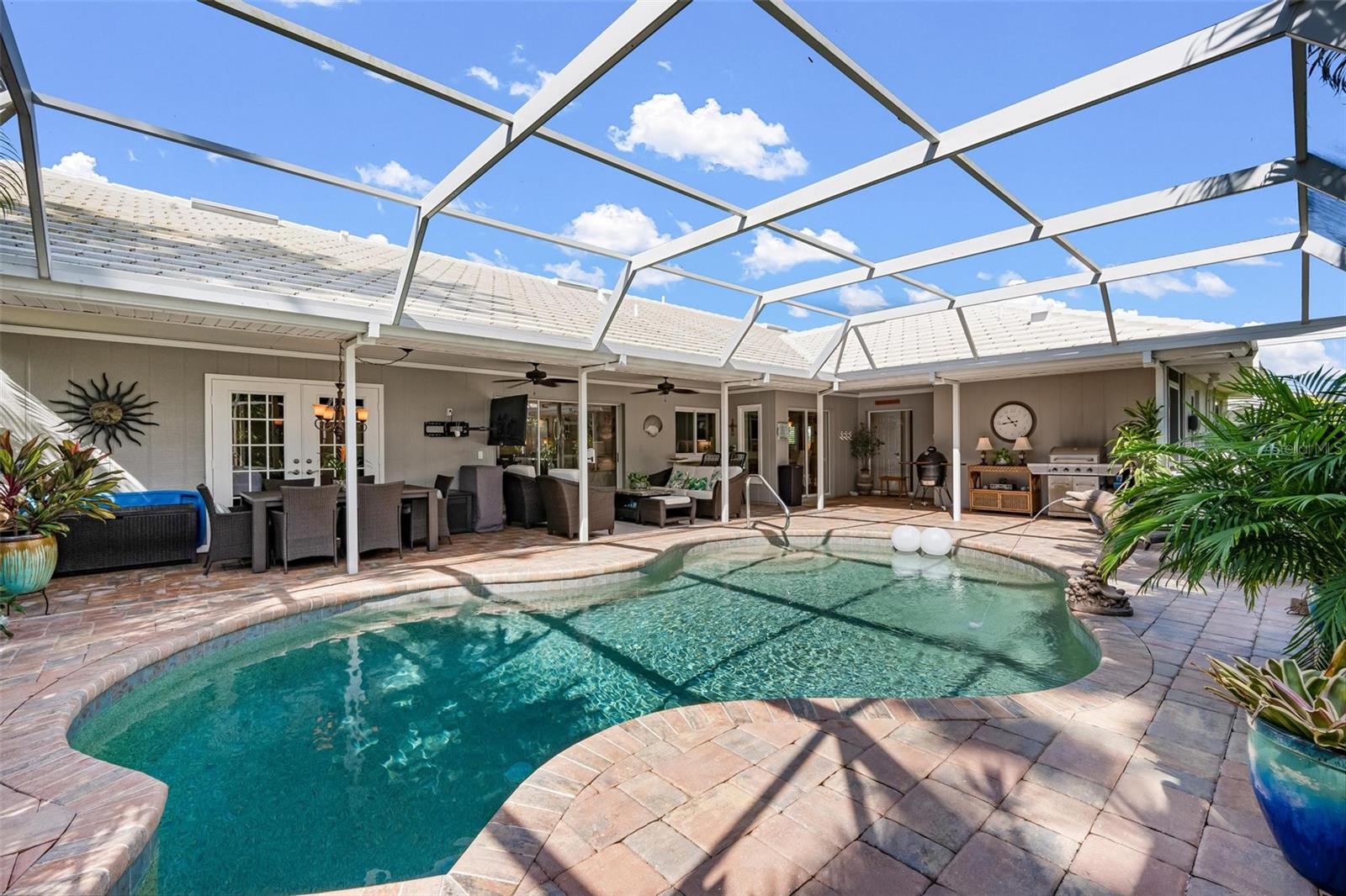 512 Warwick Dr, Venice, FL 34293 photo