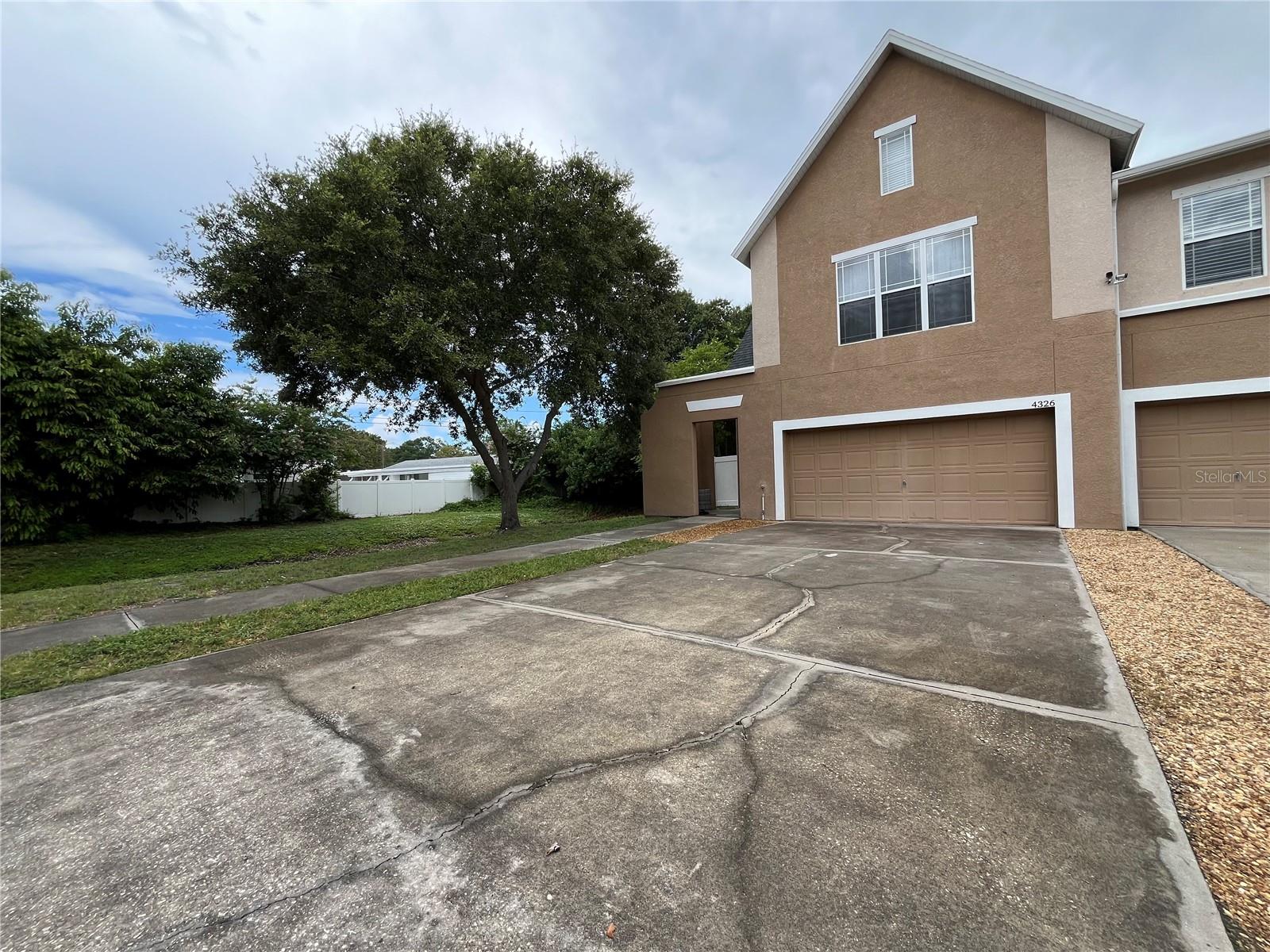 4326 Tyler Cir, Saint Petersburg, FL 33709 photo
