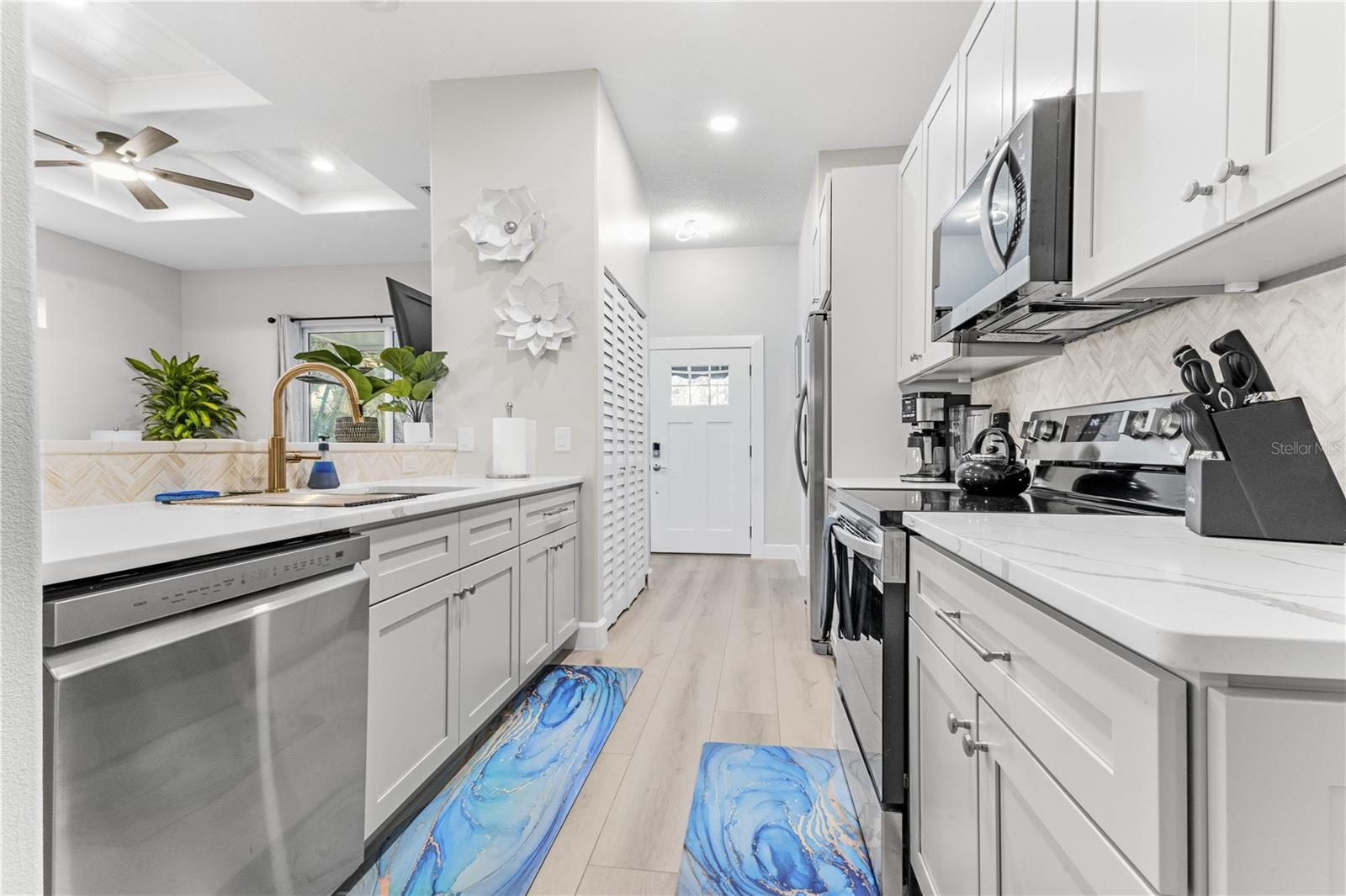 2047 Roselawn St, Sarasota, FL 34231 photo