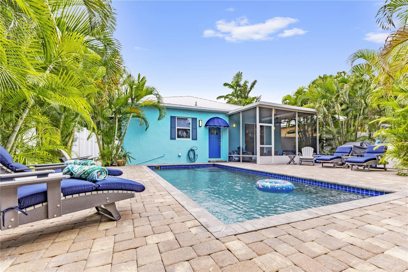 2047 Roselawn St, Sarasota, FL 34231 photo