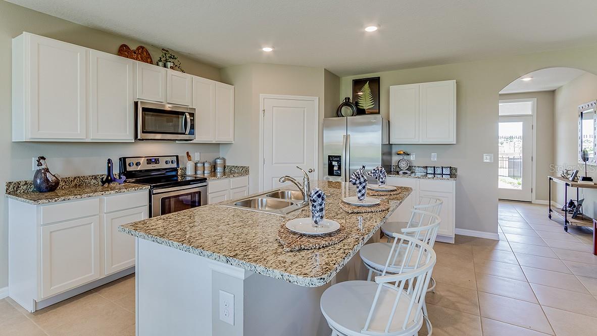 Single Family Residence in NEWBERRY FL 2035 NW 246TH TERRACE 4.jpg
