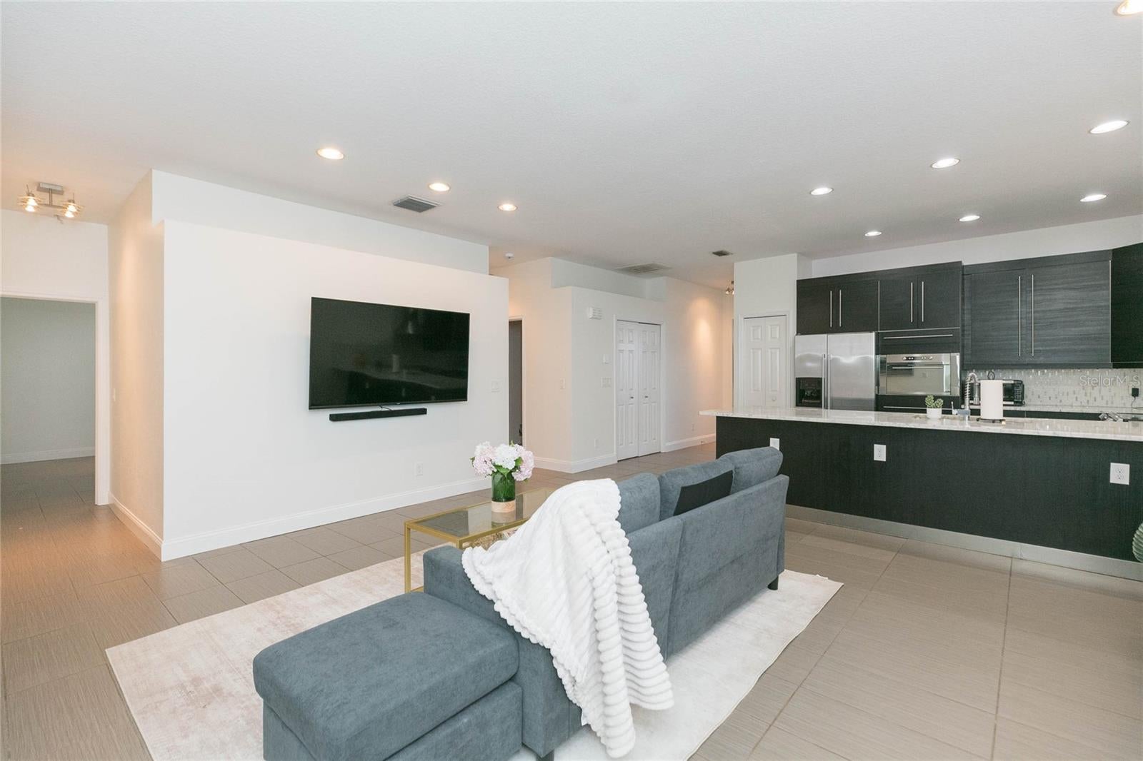6426 31 St, Saint Petersburg, FL 33712 photo