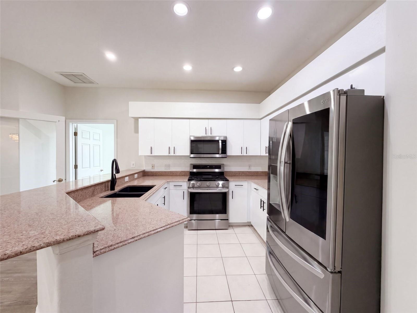 7414 39 Ct, Sarasota, FL 34243 photo