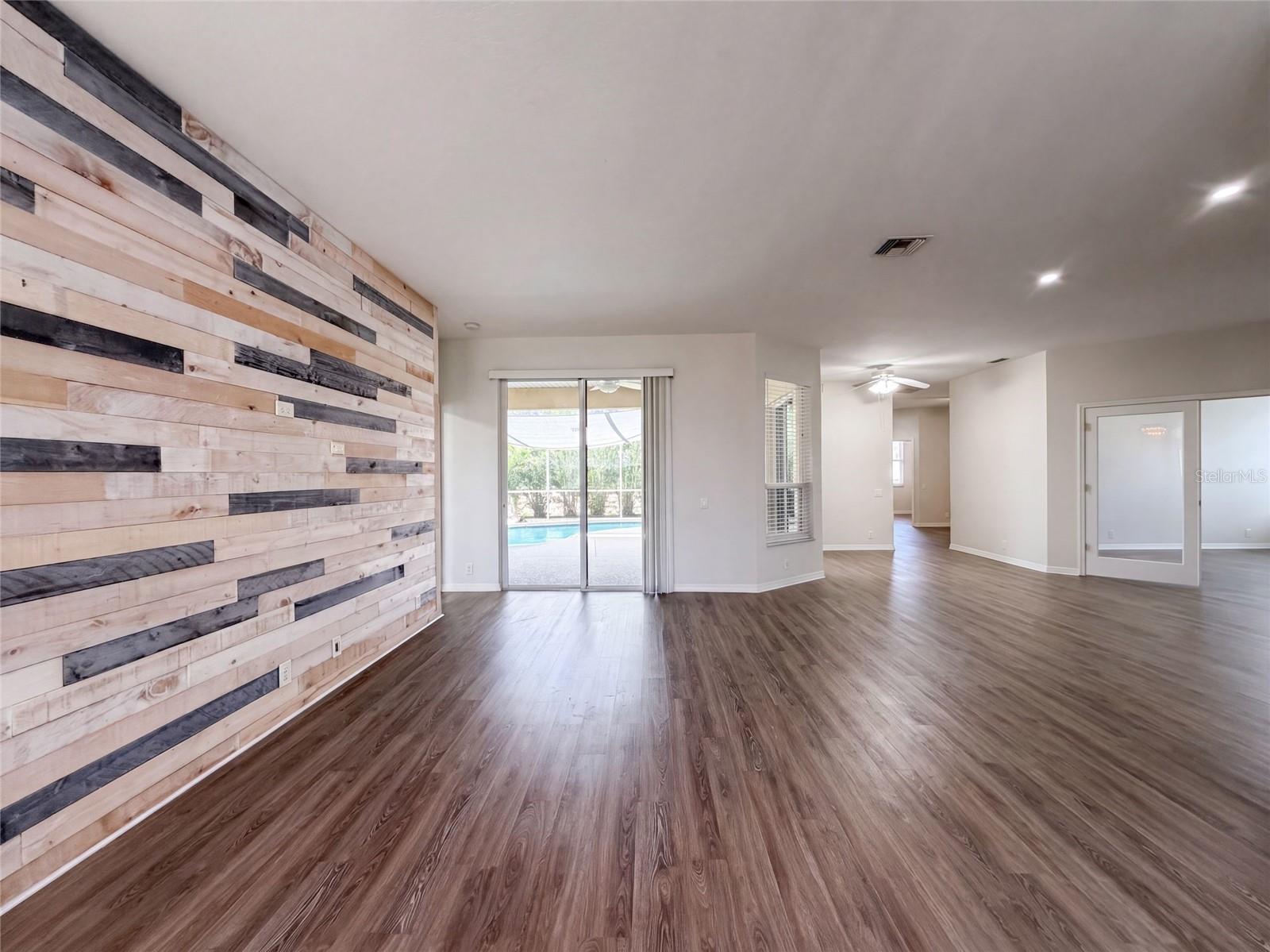 7414 39 Ct, Sarasota, FL 34243 photo