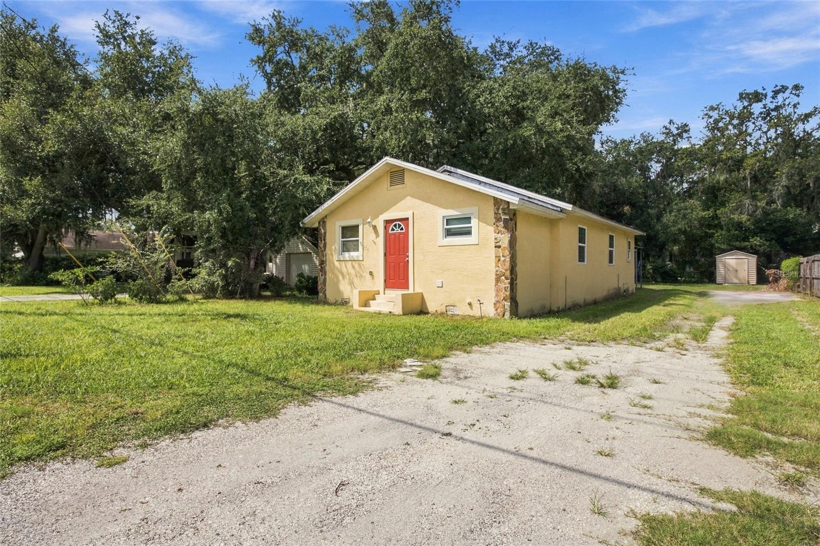 1109 Gordon St, Plant City, FL 33563