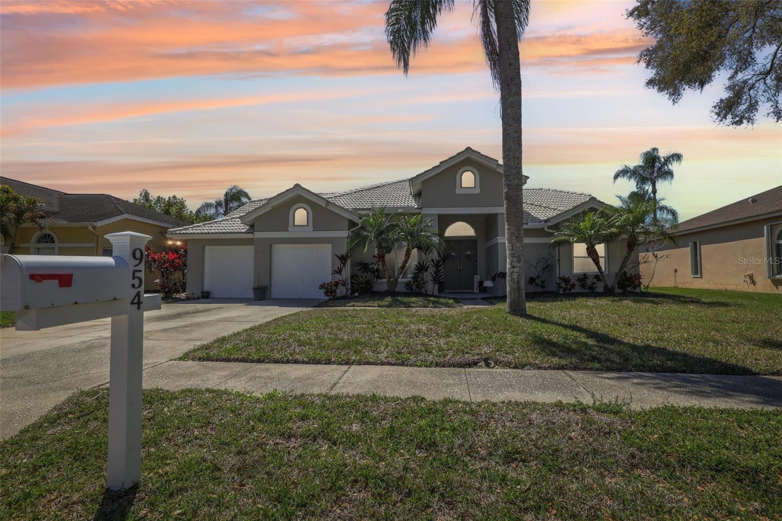 954 Cobblestone Ln, Tarpon Springs, FL 34688 photo