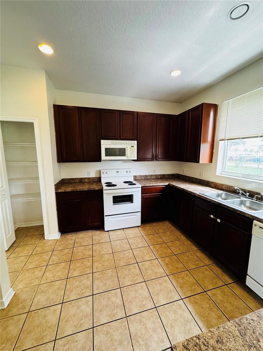 890 Mcinnis Ct, Kissimmee, FL 34744 photo