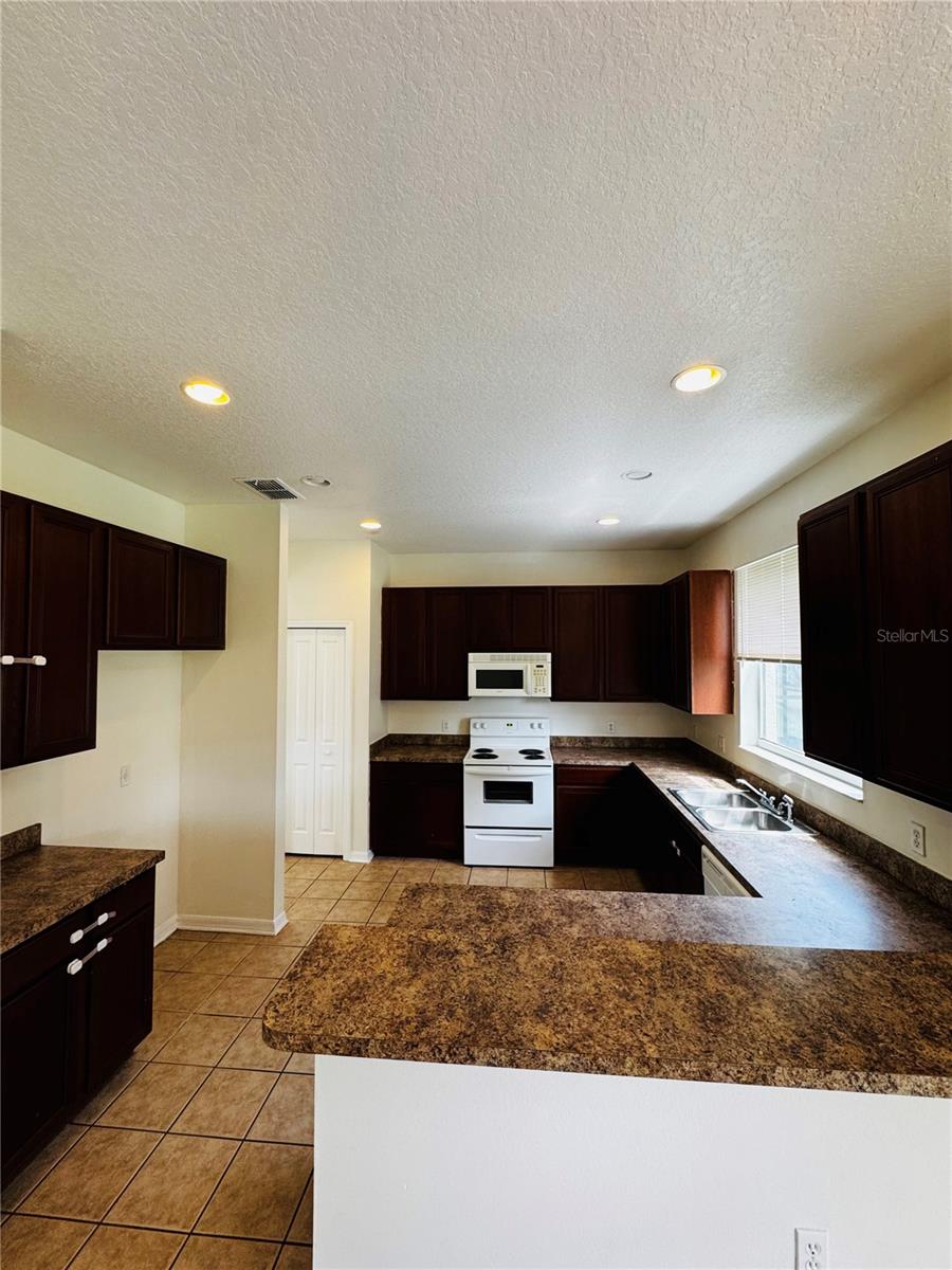 890 Mcinnis Ct, Kissimmee, FL 34744 photo